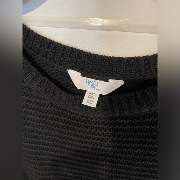 Textured knit black and white sleeved sweater - Picture 4 of 4